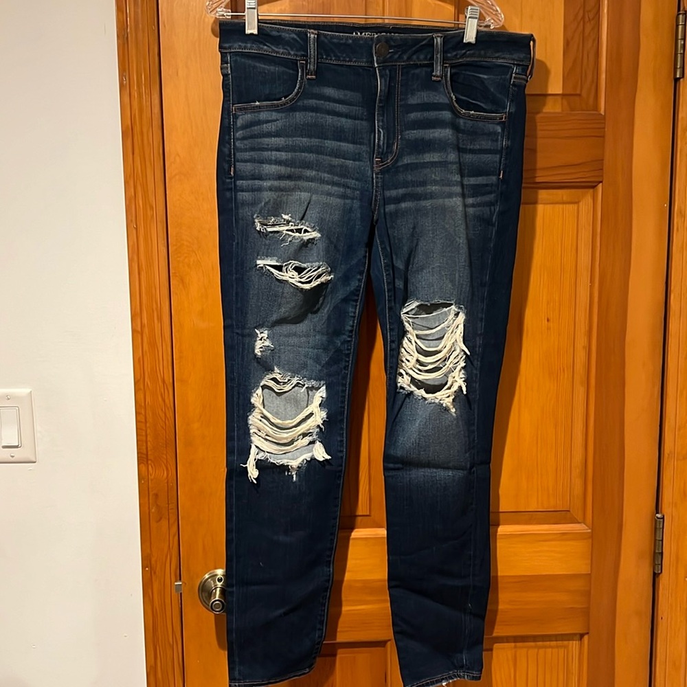 American Eagle- Distressed Jegging- Size 14